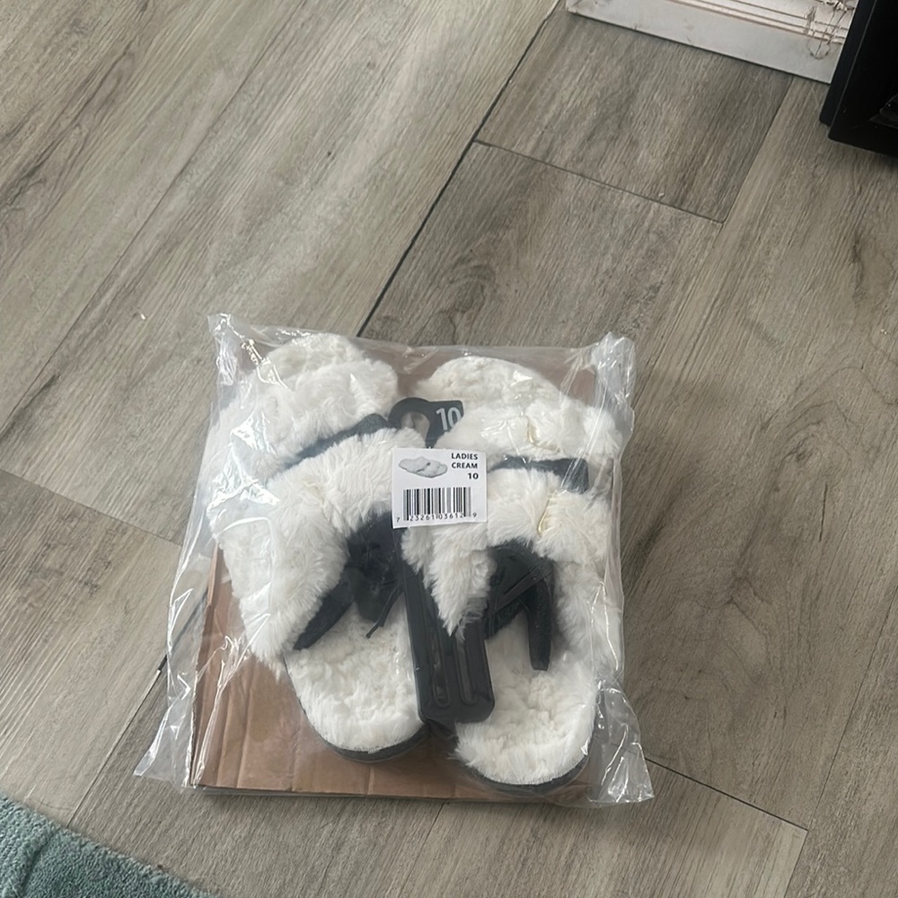 UGG White Fluffy Sandals
